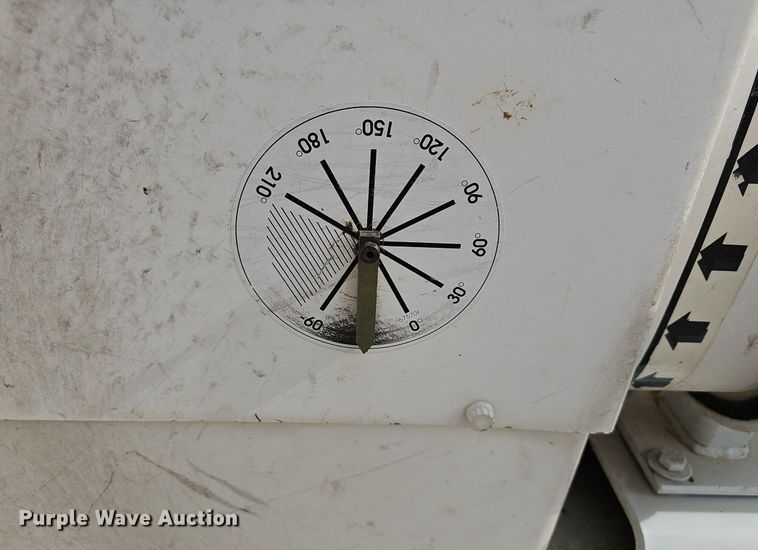 image for item NP9378 2004 International  7400  bucket truck