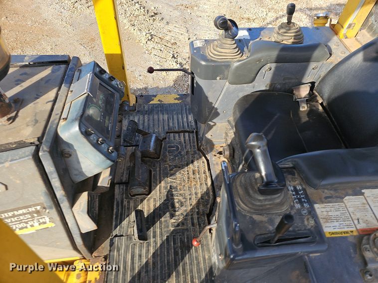 image for item NP9379 2007 Komatsu D39 EX-21 dozer