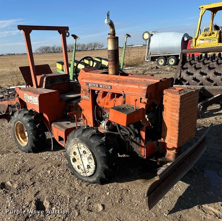 image for item NS9206 Ditch Witch  R65 trencher