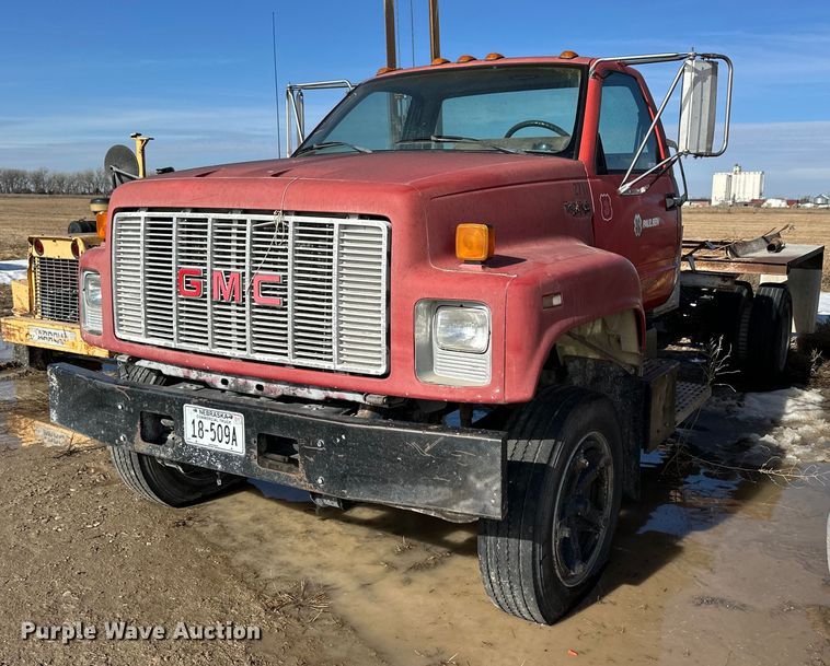 image for item NS9216 1992 GMC TopKick C5500 truck cab and chassis