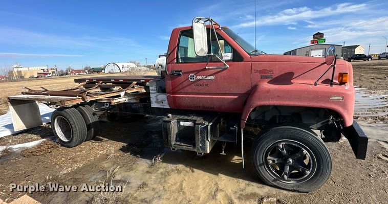 image for item NS9216 1992 GMC TopKick C5500 truck cab and chassis