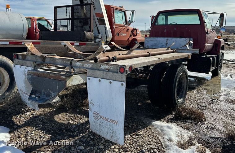 image for item NS9216 1992 GMC TopKick C5500 truck cab and chassis