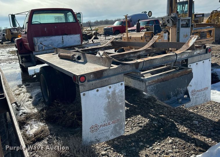 image for item NS9216 1992 GMC TopKick C5500 truck cab and chassis