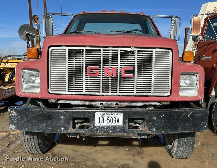 image for item NS9216 1992 GMC TopKick C5500 truck cab and chassis