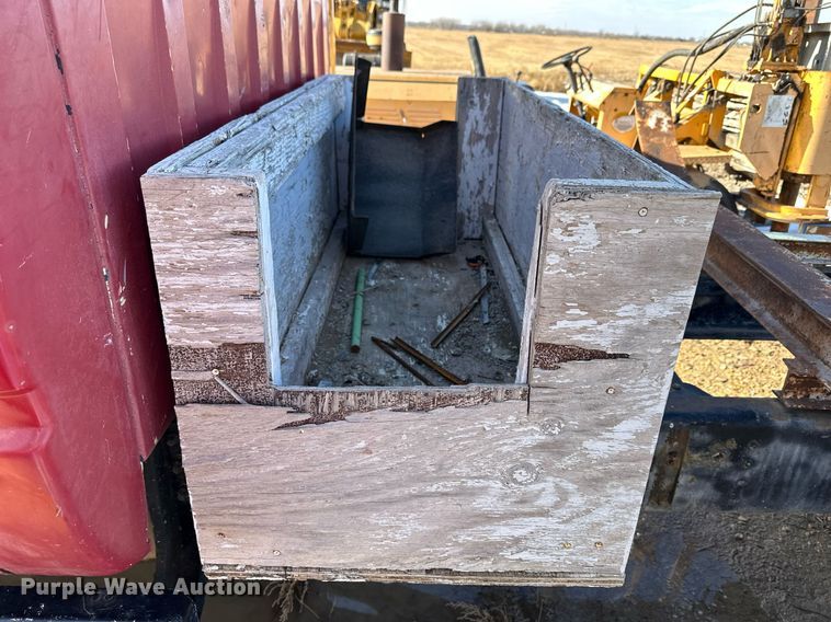 image for item NS9216 1992 GMC TopKick C5500 truck cab and chassis