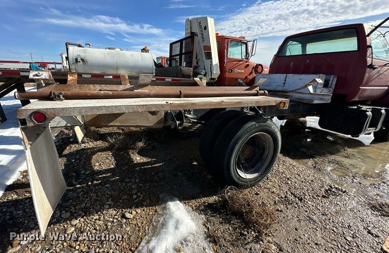 image for item NS9216 1992 GMC TopKick C5500 truck cab and chassis