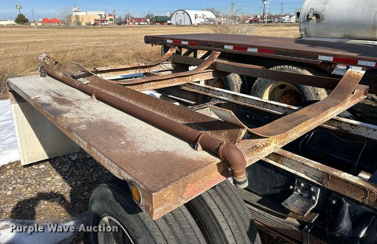 image for item NS9216 1992 GMC TopKick C5500 truck cab and chassis