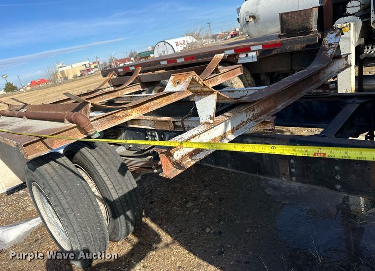 image for item NS9216 1992 GMC TopKick C5500 truck cab and chassis