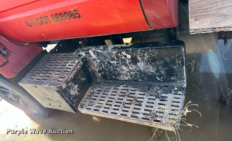 image for item NS9216 1992 GMC TopKick C5500 truck cab and chassis