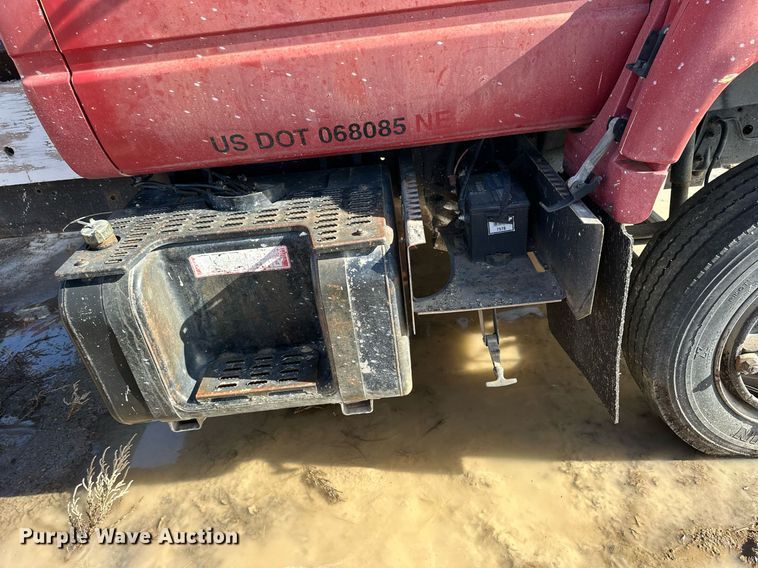 image for item NS9216 1992 GMC TopKick C5500 truck cab and chassis