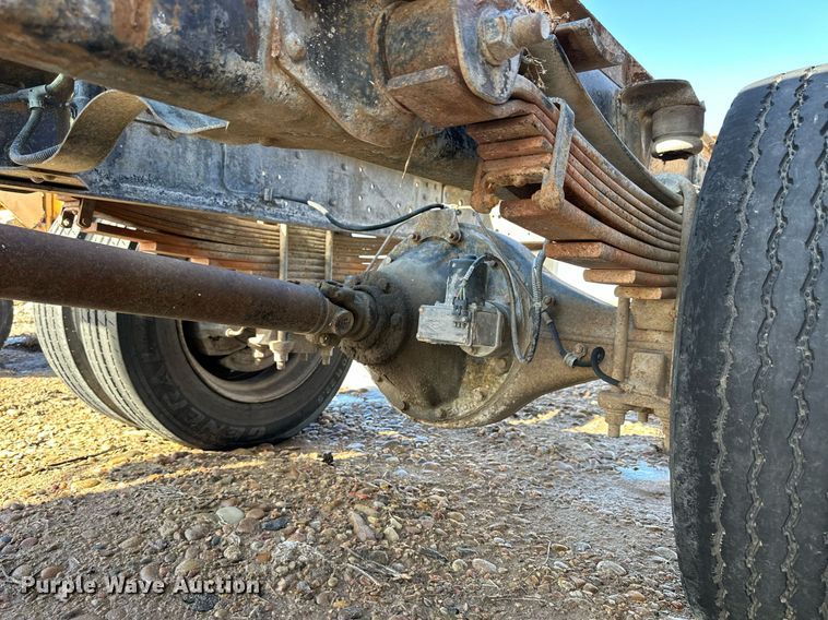 image for item NS9216 1992 GMC TopKick C5500 truck cab and chassis