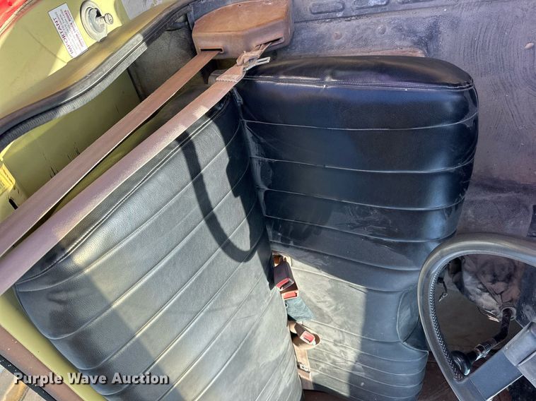 image for item NS9216 1992 GMC TopKick C5500 truck cab and chassis