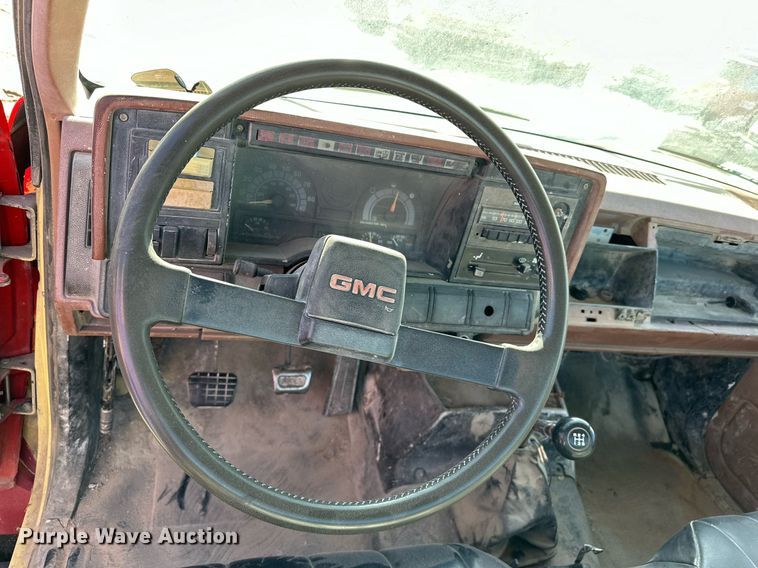 image for item NS9216 1992 GMC TopKick C5500 truck cab and chassis