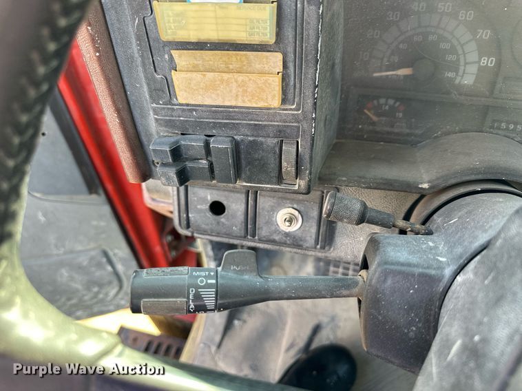 image for item NS9216 1992 GMC TopKick C5500 truck cab and chassis