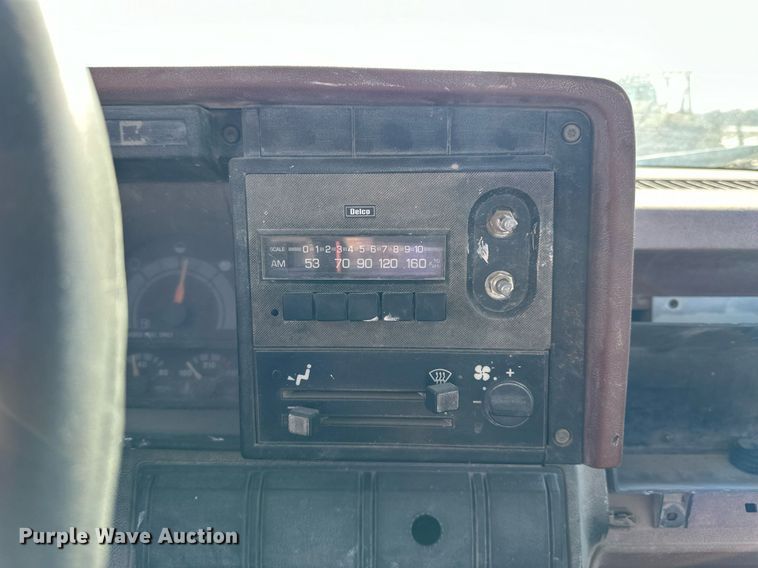 image for item NS9216 1992 GMC TopKick C5500 truck cab and chassis