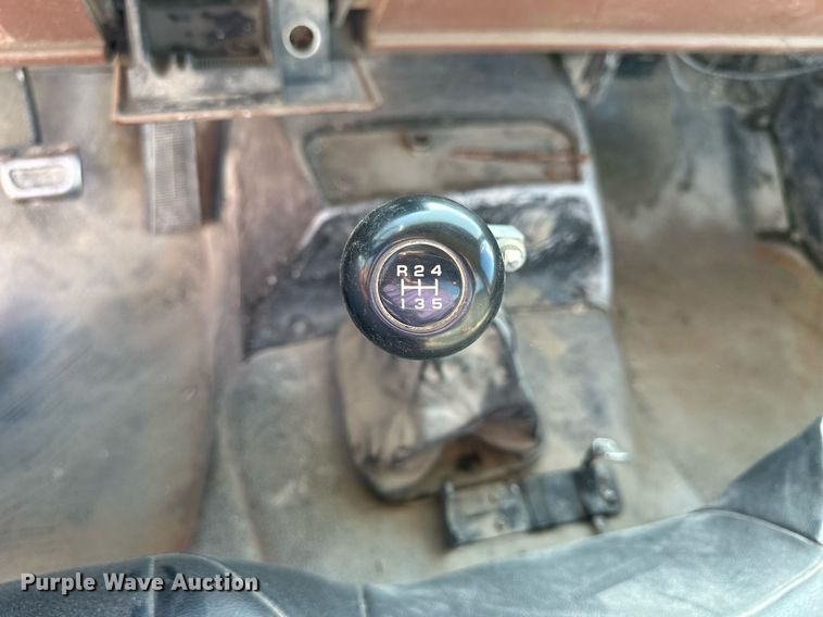 image for item NS9216 1992 GMC TopKick C5500 truck cab and chassis