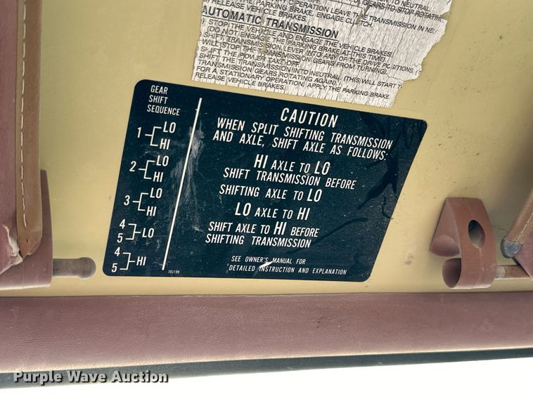 image for item NS9216 1992 GMC TopKick C5500 truck cab and chassis