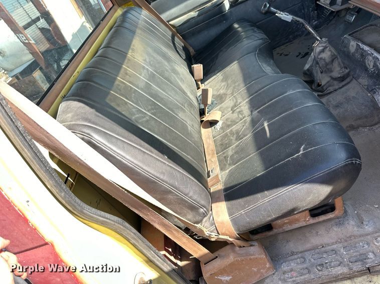 image for item NS9216 1992 GMC TopKick C5500 truck cab and chassis