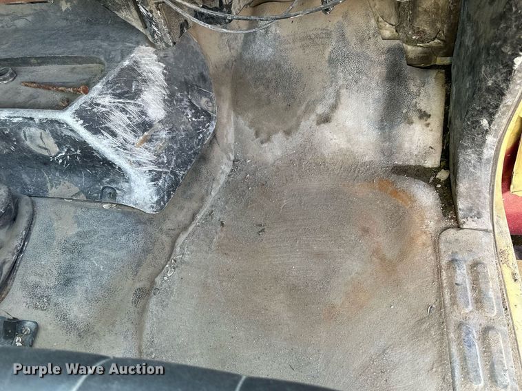 image for item NS9216 1992 GMC TopKick C5500 truck cab and chassis