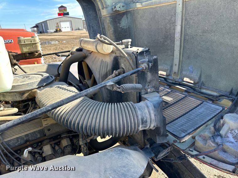 image for item NS9216 1992 GMC TopKick C5500 truck cab and chassis