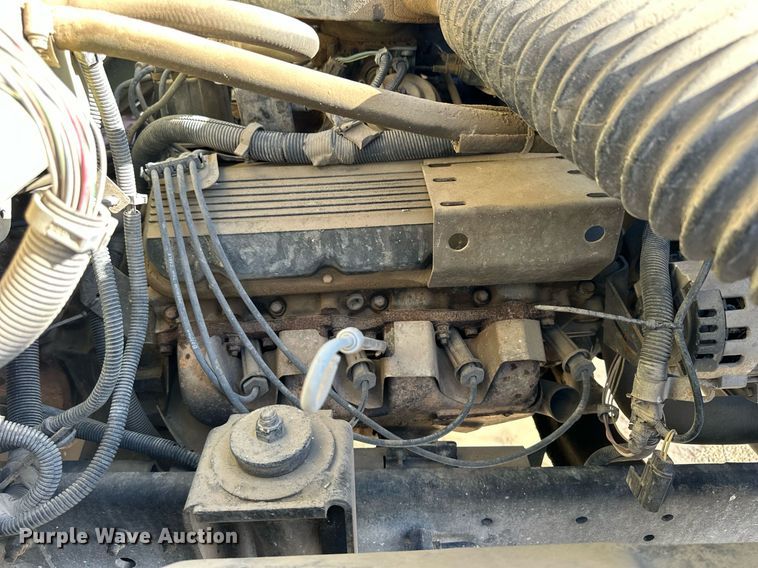 image for item NS9216 1992 GMC TopKick C5500 truck cab and chassis