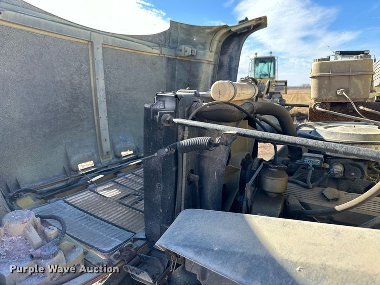 image for item NS9216 1992 GMC TopKick C5500 truck cab and chassis