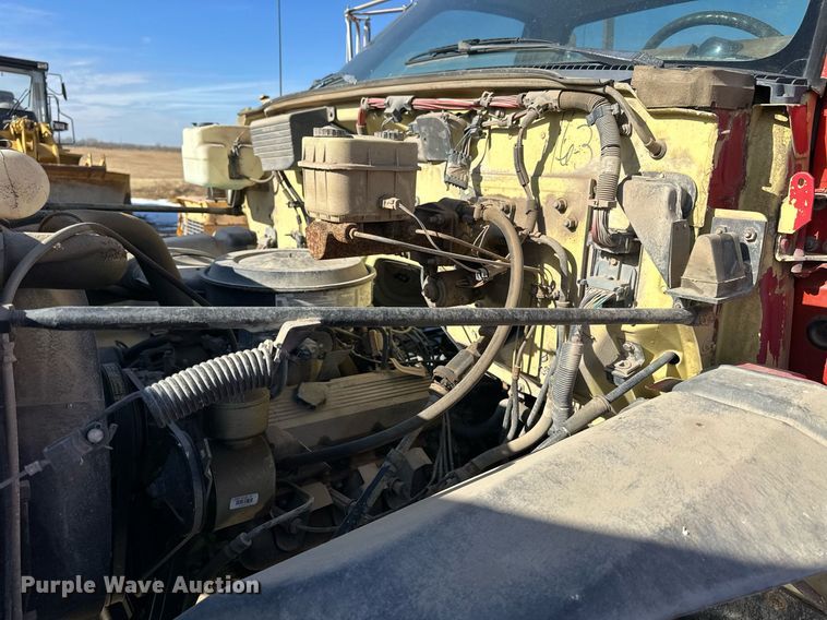 image for item NS9216 1992 GMC TopKick C5500 truck cab and chassis