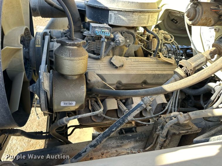 image for item NS9216 1992 GMC TopKick C5500 truck cab and chassis