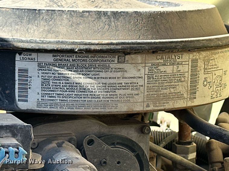 image for item NS9216 1992 GMC TopKick C5500 truck cab and chassis