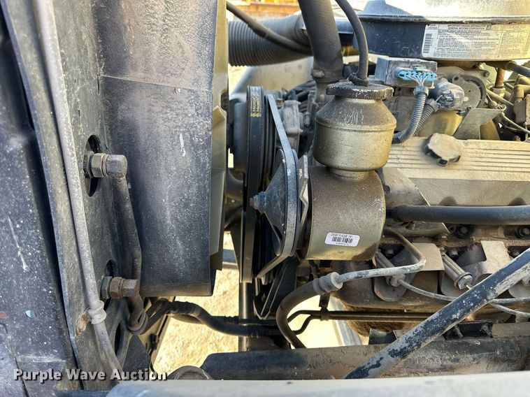 image for item NS9216 1992 GMC TopKick C5500 truck cab and chassis