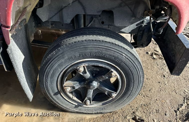 image for item NS9216 1992 GMC TopKick C5500 truck cab and chassis