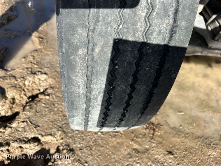 image for item NS9216 1992 GMC TopKick C5500 truck cab and chassis