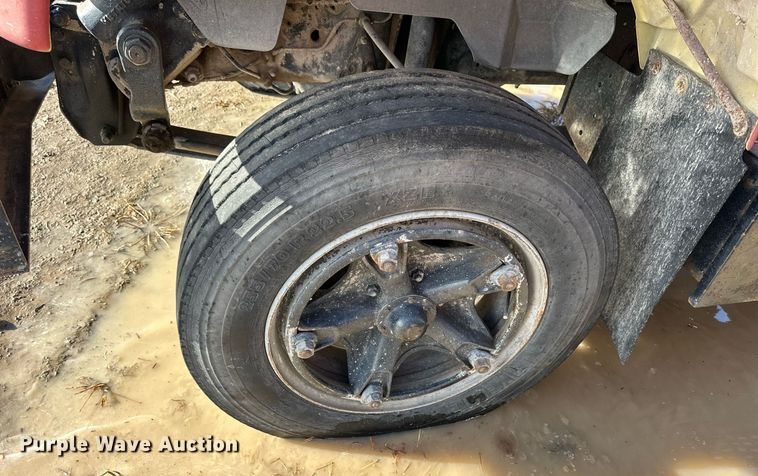 image for item NS9216 1992 GMC TopKick C5500 truck cab and chassis