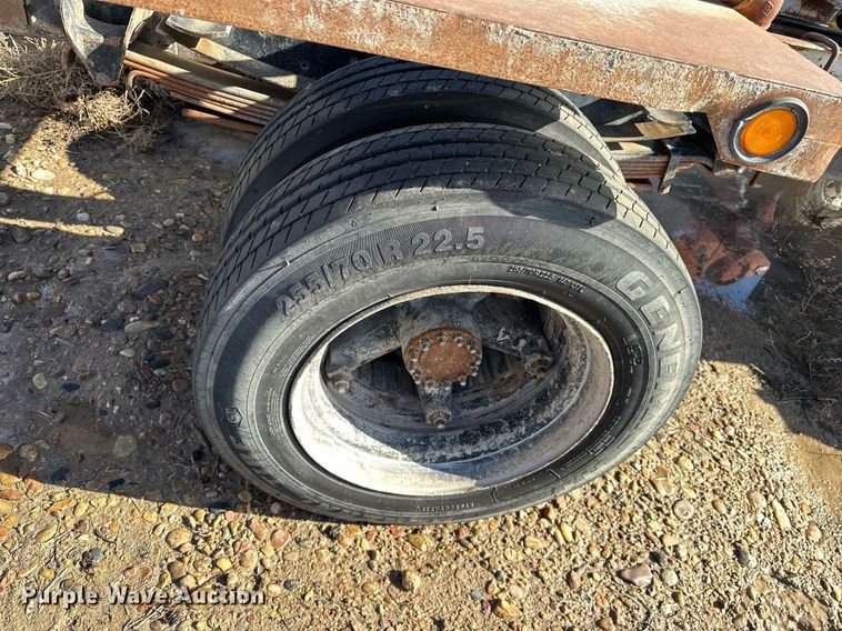 image for item NS9216 1992 GMC TopKick C5500 truck cab and chassis