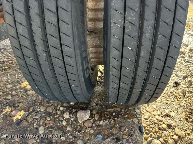 image for item NS9216 1992 GMC TopKick C5500 truck cab and chassis