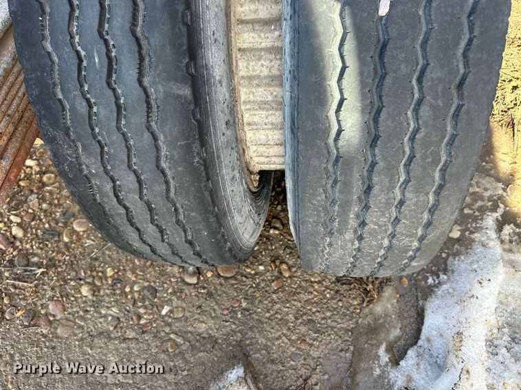 image for item NS9216 1992 GMC TopKick C5500 truck cab and chassis