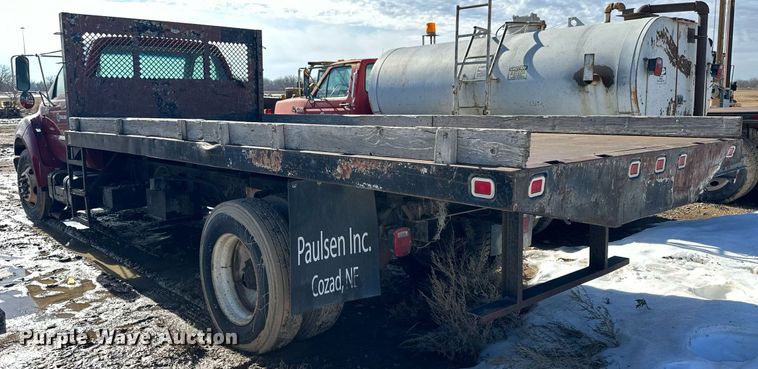 image for item NS9217 2000 Ford F650 Super Duty dump flatbed truck