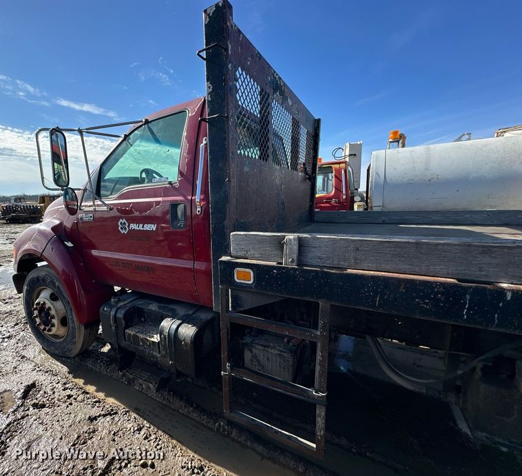 image for item NS9217 2000 Ford F650 Super Duty dump flatbed truck