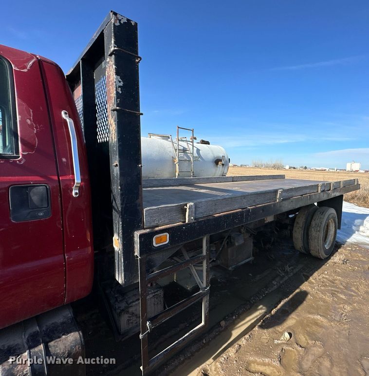 image for item NS9217 2000 Ford F650 Super Duty dump flatbed truck