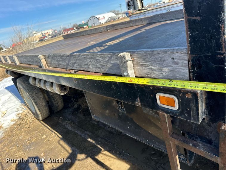 image for item NS9217 2000 Ford F650 Super Duty dump flatbed truck