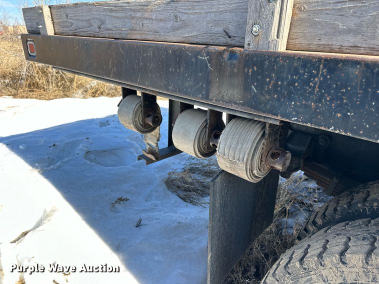 image for item NS9217 2000 Ford F650 Super Duty dump flatbed truck