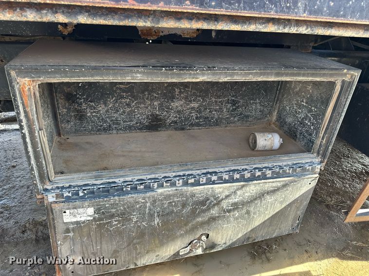image for item NS9217 2000 Ford F650 Super Duty dump flatbed truck