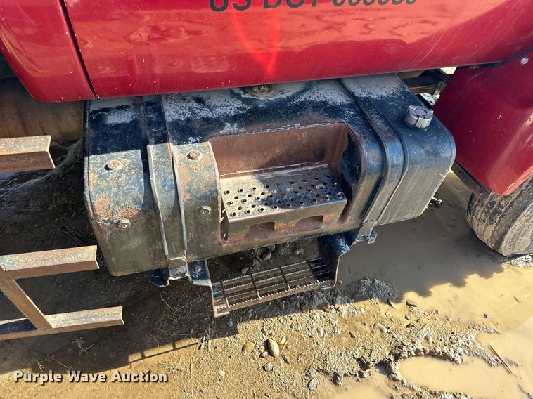 image for item NS9217 2000 Ford F650 Super Duty dump flatbed truck