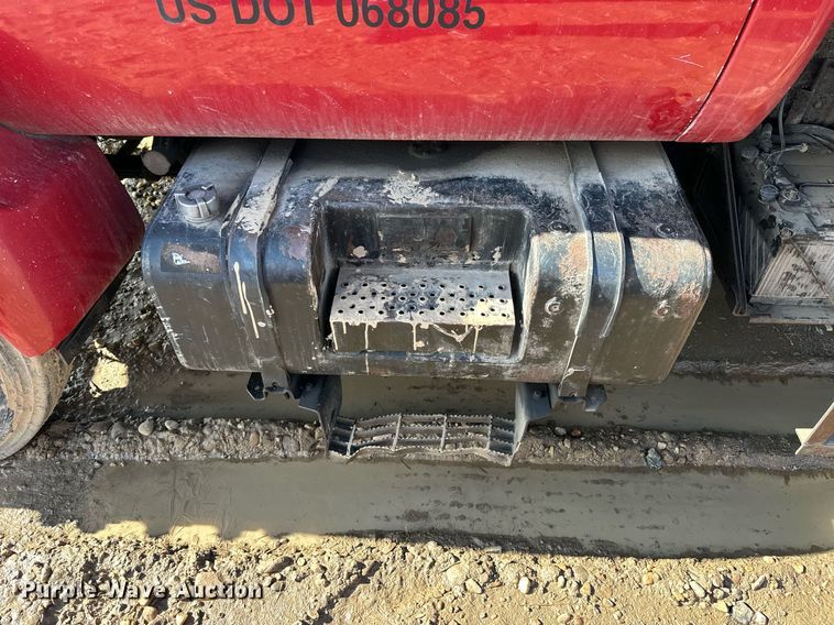 image for item NS9217 2000 Ford F650 Super Duty dump flatbed truck