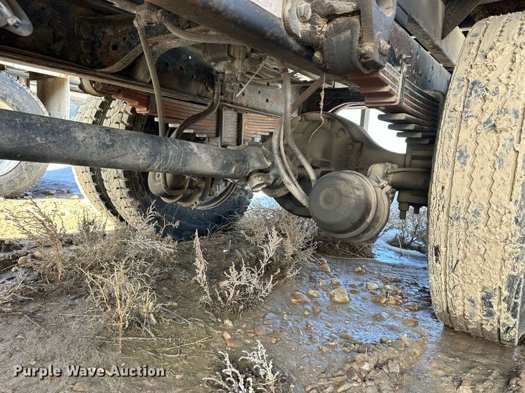 image for item NS9217 2000 Ford F650 Super Duty dump flatbed truck