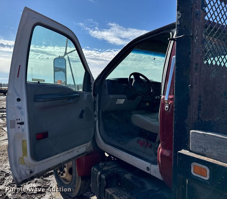 image for item NS9217 2000 Ford F650 Super Duty dump flatbed truck