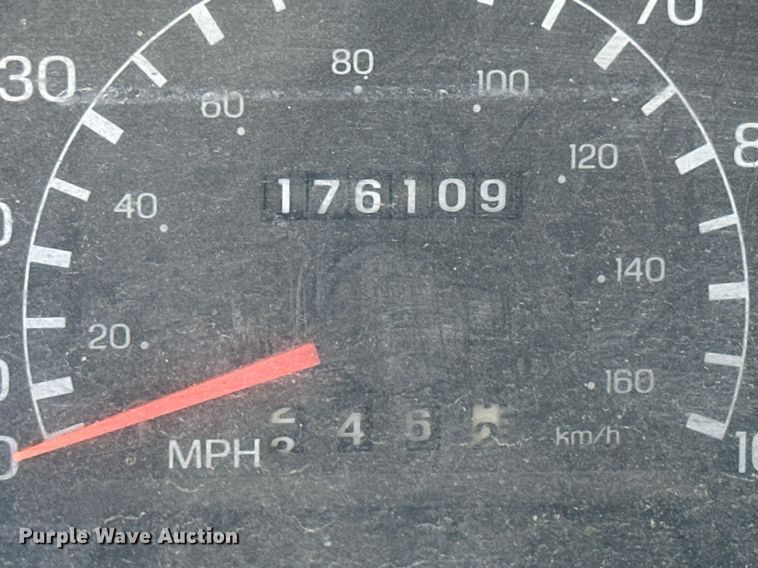 image for item NS9217 2000 Ford F650 Super Duty dump flatbed truck