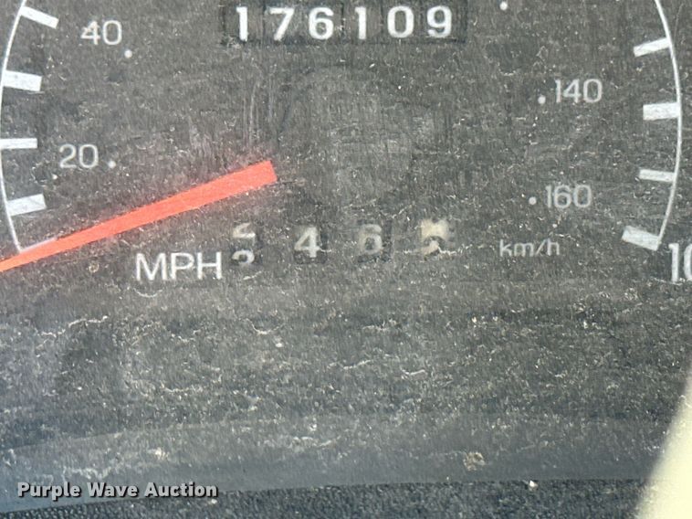 image for item NS9217 2000 Ford F650 Super Duty dump flatbed truck