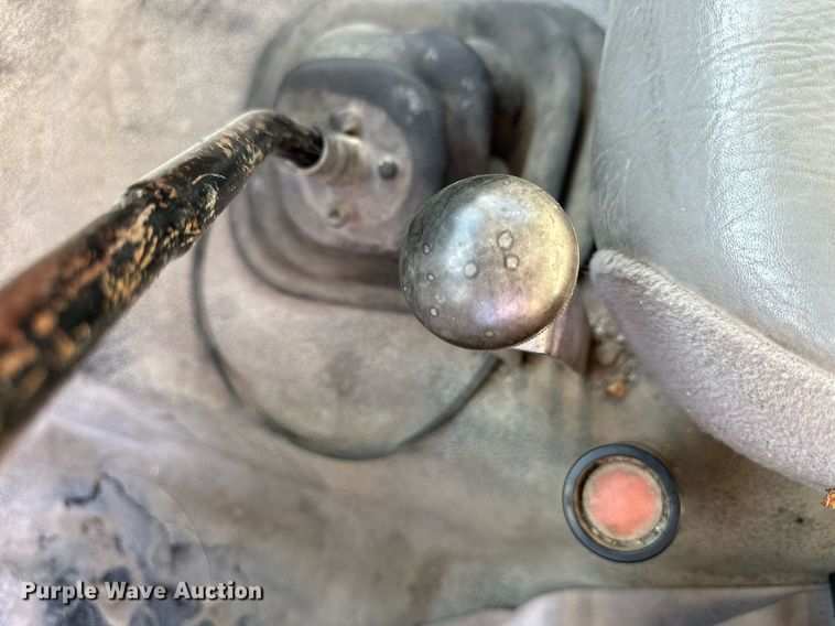 image for item NS9217 2000 Ford F650 Super Duty dump flatbed truck