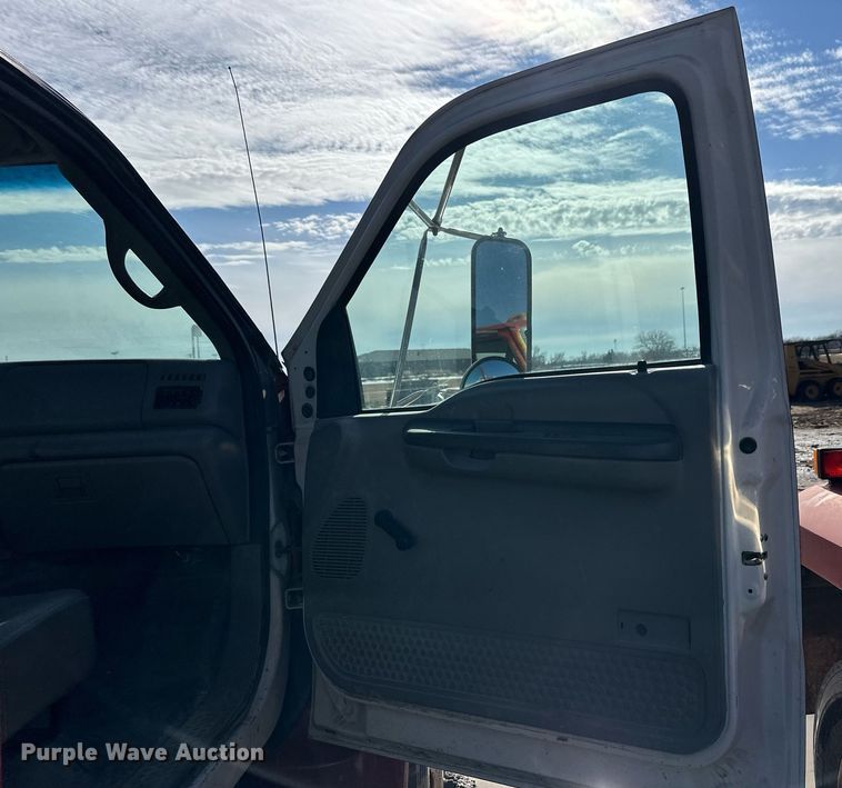 image for item NS9217 2000 Ford F650 Super Duty dump flatbed truck